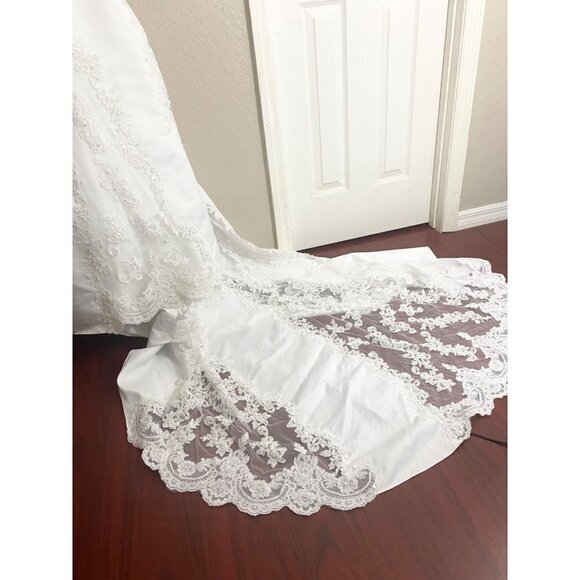 David's Bridal Michaelangelo Lace Trim Beaded Wedding Dress W/Train - 6 - Picture 2 of 15